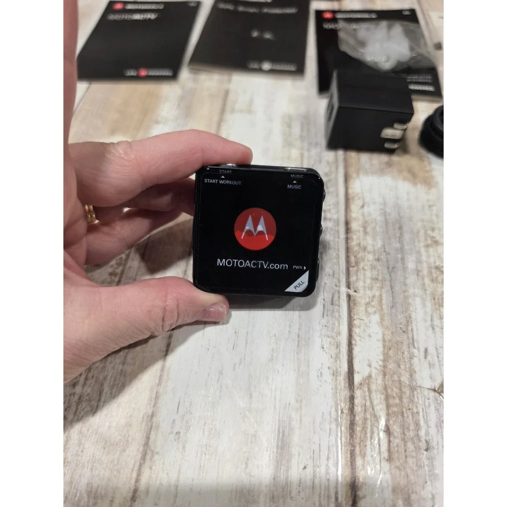 Motorola MOTOACTV 8GB Fitness Tracker Smart Music Player GPS Sport Watch NO BAND